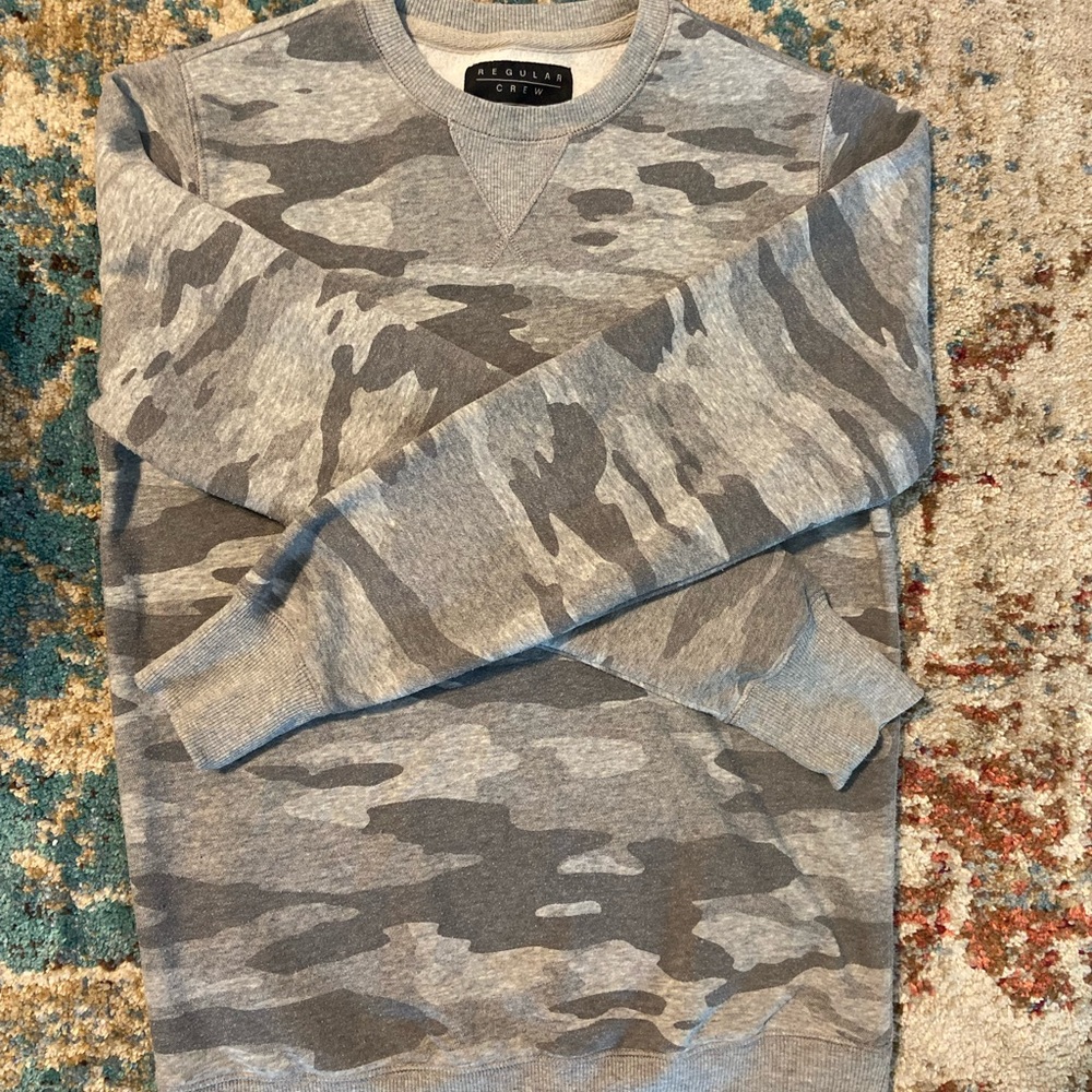 Camo pattern crew neck sweater